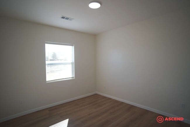 Building Photo - Brand New Home In Tehachapi!