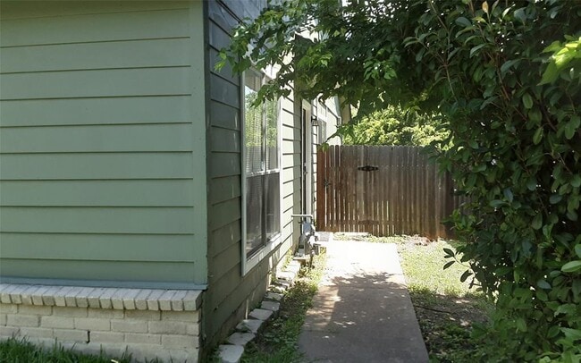 Building Photo - 1204 Orchard Park Cir