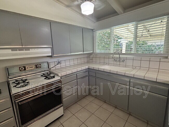 Building Photo - 944 Bridgewood Way