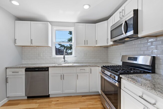 Building Photo - Wow! South Philly Modern 3 Bed 2 Bath Home! Yard! Central Air! W/D! H/W Floors! Gorgeous!