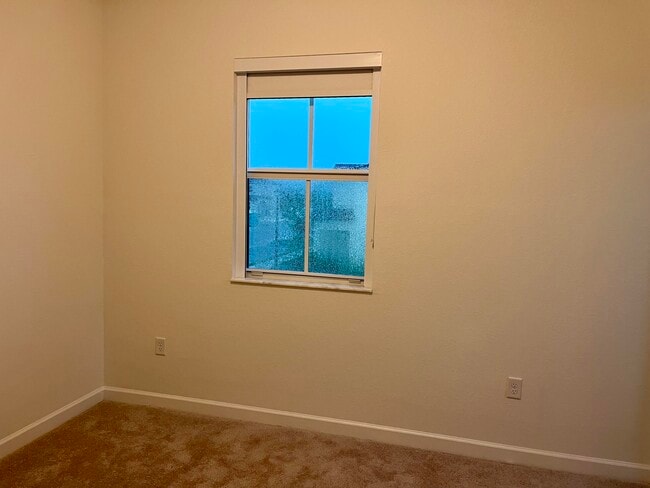 Building Photo - 2776 SE 26th Ave