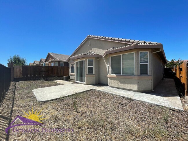 Building Photo - Beautiful Folsom! 3 Bed 2 Bath 1,468 Sq. Ft. Empire Ranch Home in Folsom