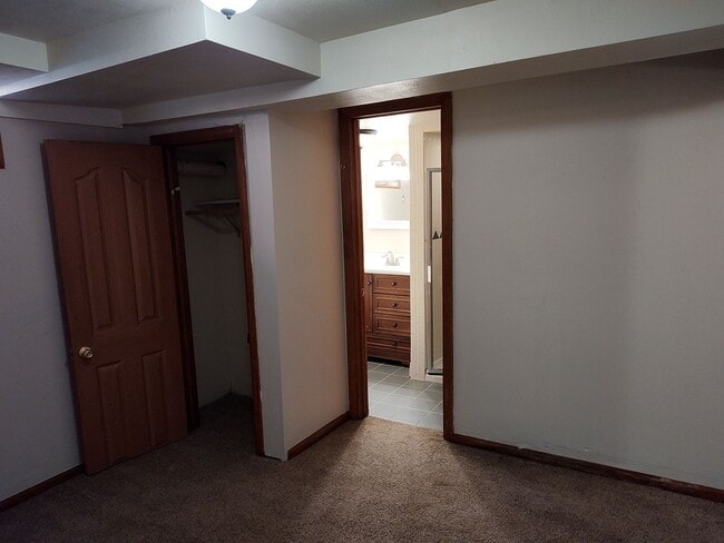 Building Photo - ALL PROSPECTIVE TENANTS MUST SUBMIT A $58 NON-REFUNDABLE APPLICATION FEE PER APPLICANT ONLINE AND...