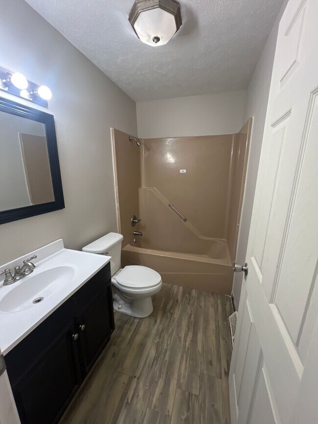 Building Photo - 2600/201 Cardifs