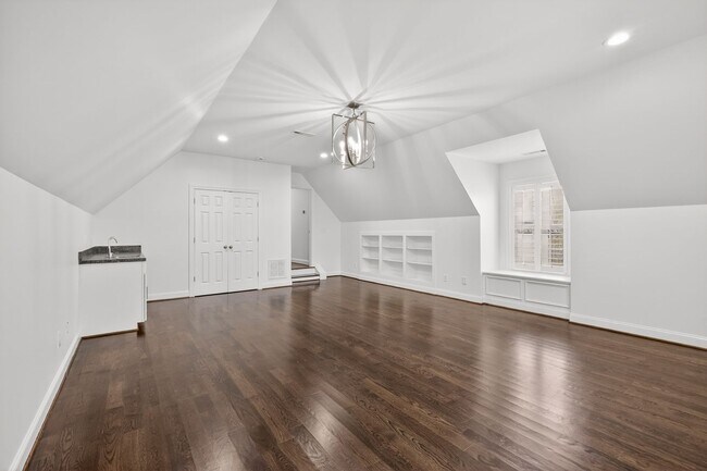 Building Photo - Beautiful 6BR Executive Brentwood Home with Pool