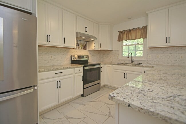 Building Photo - 235 Quail Run Dr