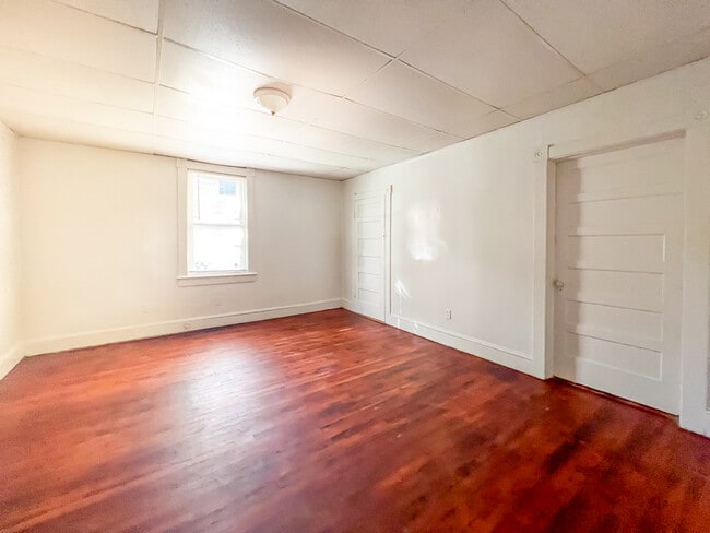 Building Photo - 142 Windsor Ave