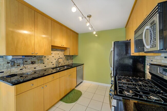 Building Photo - 741 Acorn Ct