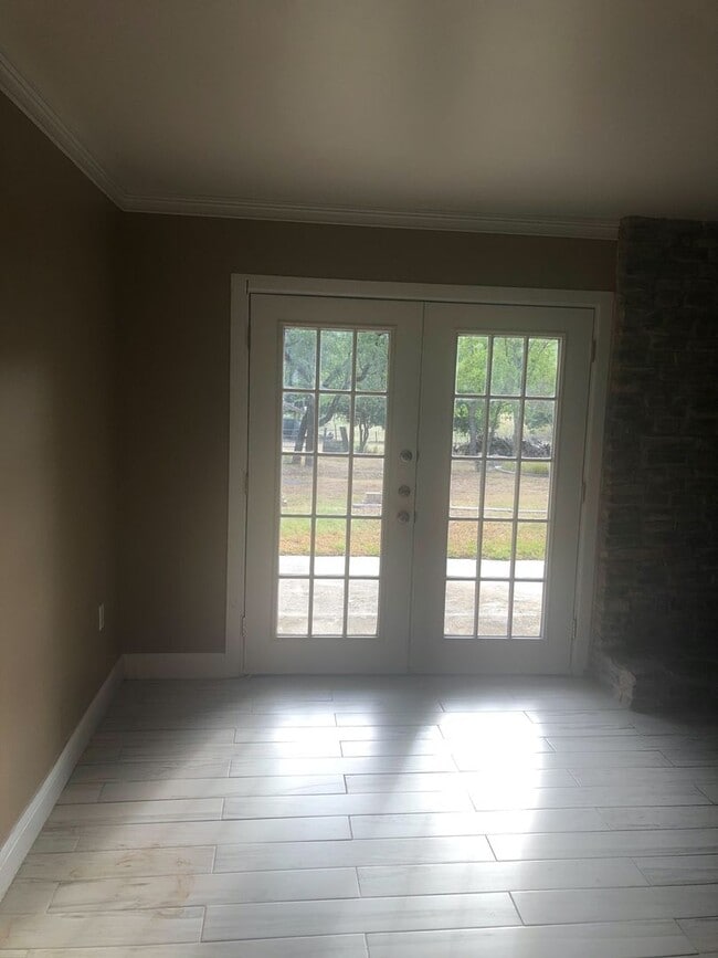 Building Photo - Nice Country living!