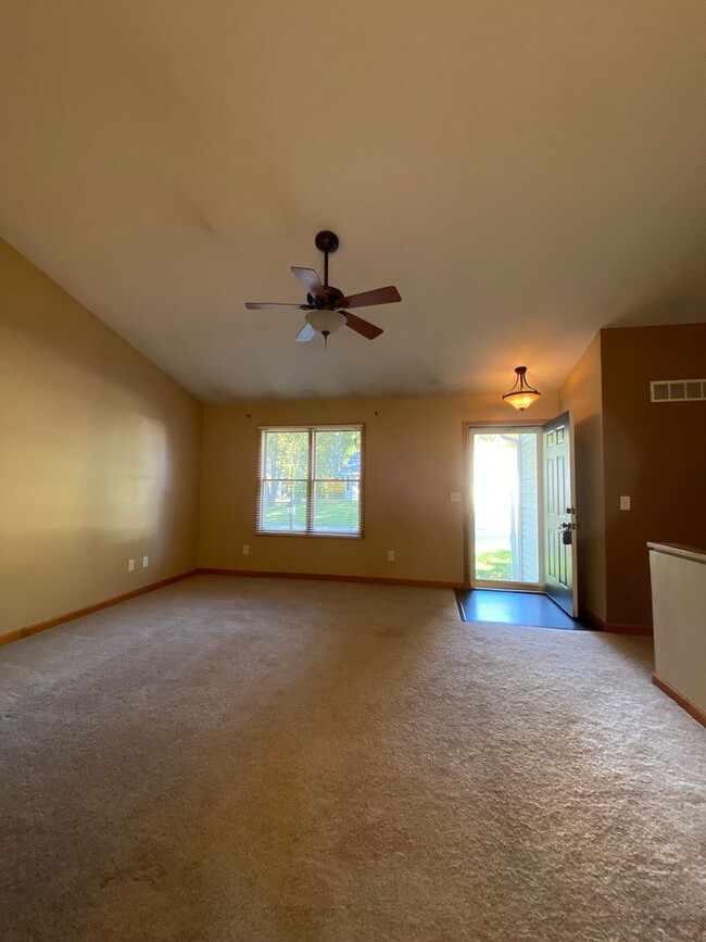 Building Photo - 3 Bedroom Home in Osceola!