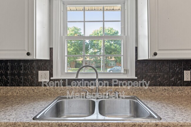 Building Photo - 1200 Tishoff Dr