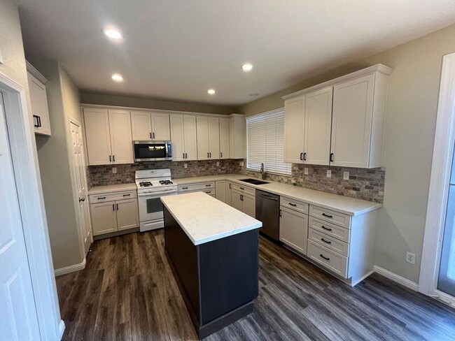 Building Photo - 39265 Eternity Ln