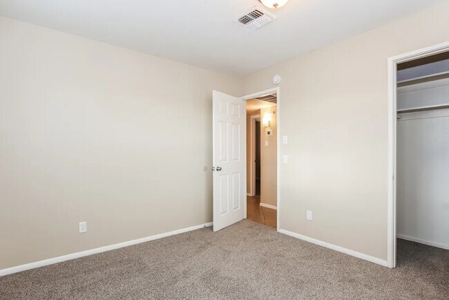 Building Photo - 672 E Buffalo St