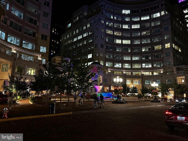 Building Photo - 1701 Lake Shore Crest Dr