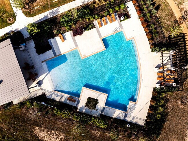 Building Photo - 4750 Broadside Ave