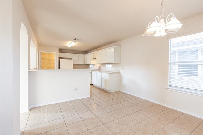 Building Photo - 494 Sampson
