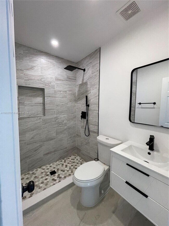 Building Photo - 3 bedroom in Opa Locka FL 33054
