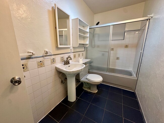 Building Photo - DESIRABLE 3 BEDROOM 2 BATHROOM HOME IN SAN...