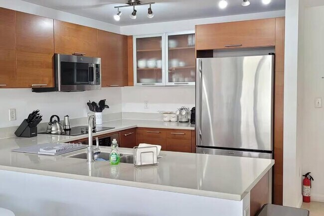 Building Photo - 139 NE 32nd St