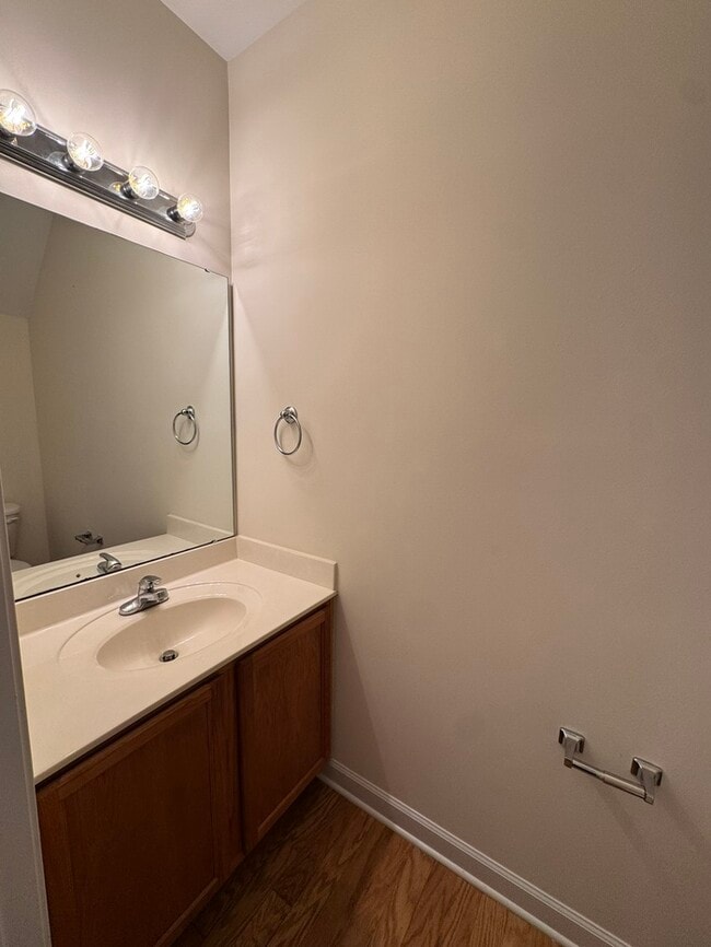 Building Photo - HUGE 3 Bed 3.5 Bath 3 Story Town Home, AVA...