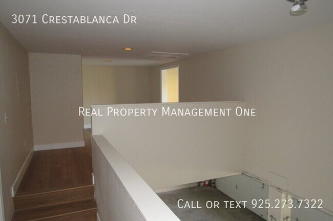 Building Photo - 3071 Crestablanca Dr