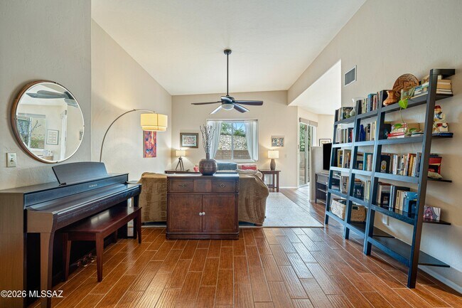 Building Photo - 6486 N Sun Bluff Dr