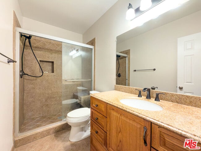 Building Photo - 9531 Vía Ricardo