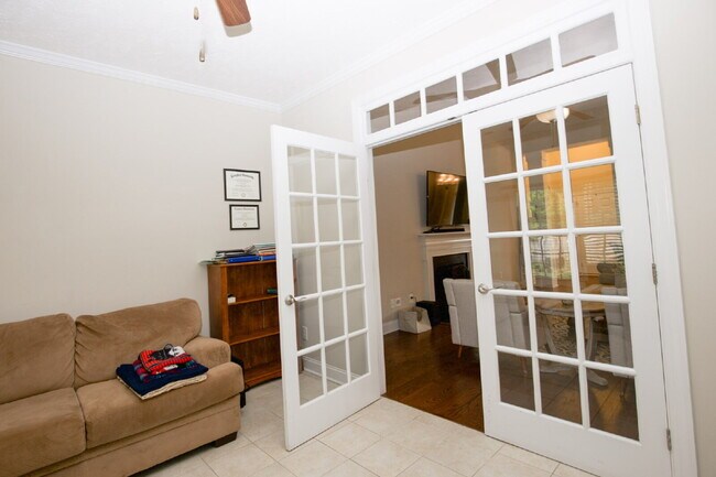 Building Photo - "Large 3-Bedroom plus BONUS Retreat with S...