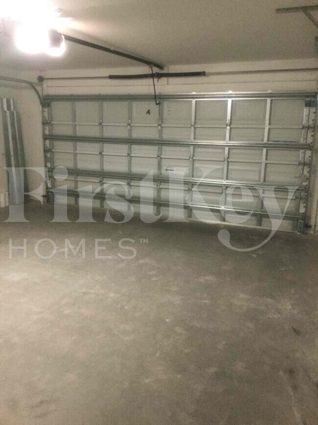 Building Photo - 3549 SW Rosardo St