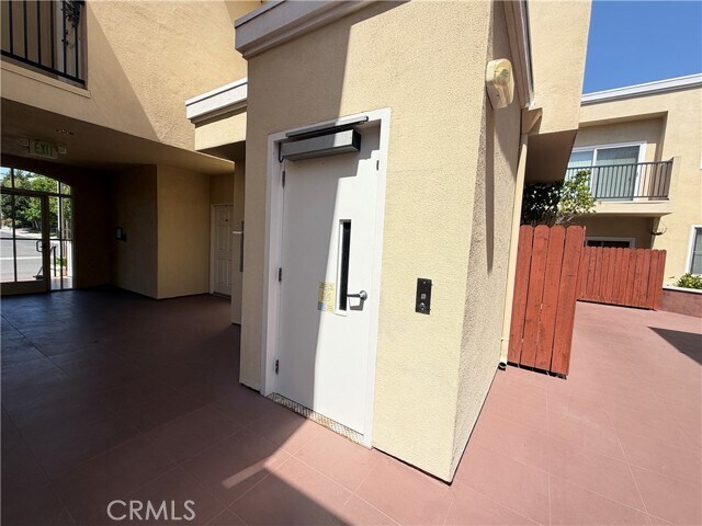 Building Photo - 300 E Providencia Ave