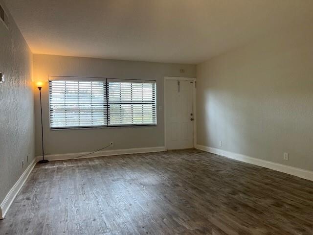 Building Photo - 2588 Riverside Dr