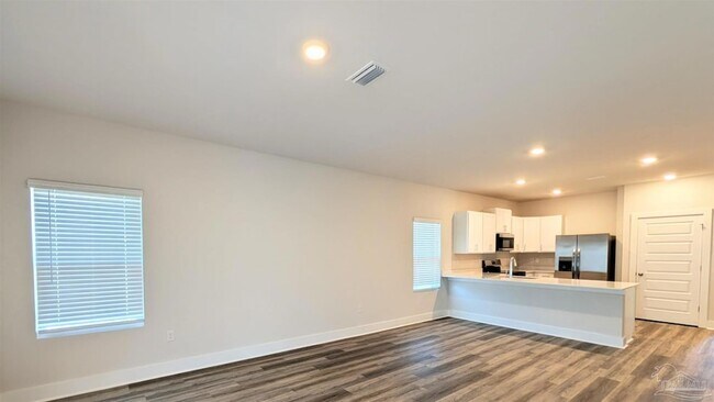 Building Photo - 9907 Starling Dr