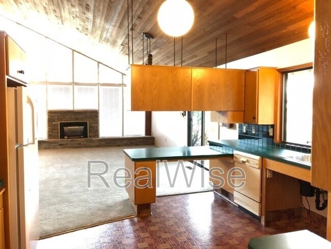 Building Photo - 7730 SW Eaker Pl