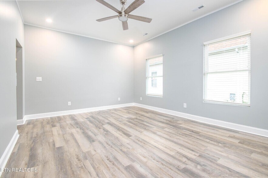 Building Photo - 224 E Quincy Ave