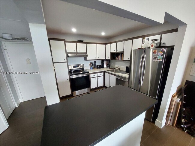 Building Photo - 2741 Taft St