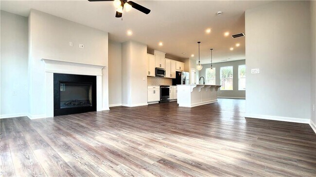 Building Photo - 800 Cameron Trl