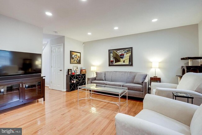 Building Photo - 6295 Hillary Ct