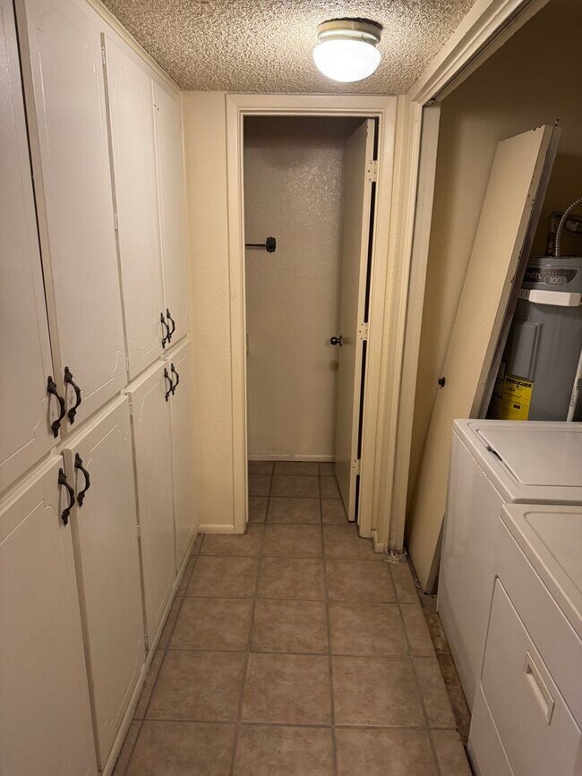 Building Photo - Visa Del Valle Townhome with Community Poo...