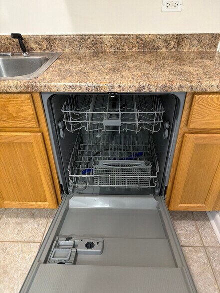 Building Photo - 10S511 Echo Ln