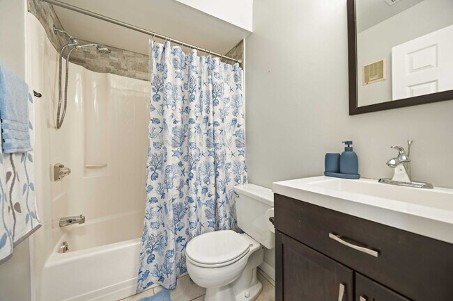 Building Photo - "Charming 2-Bed, 2-Bath Villa in Lake Shore Condominiums"