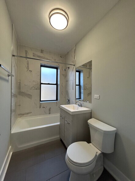 Building Photo - 725 Saint Johns Ave