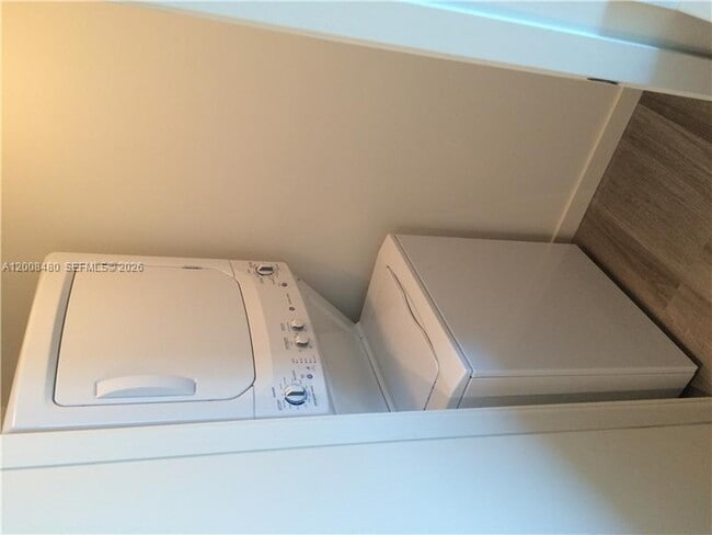 Building Photo - 1100 S Miami Ave