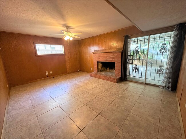 Building Photo - 903 Lamonte Ln