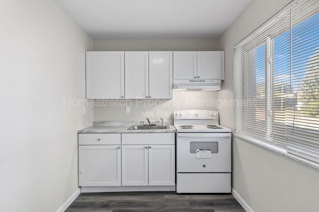 Building Photo - 16 Bruce Dr