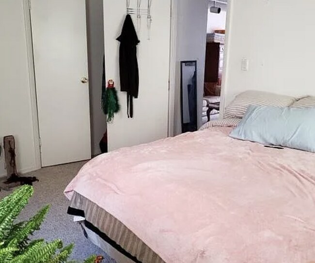 Building Photo - Beautiful 1 Bedroom/ 1 Bathroom Condo Available August 1st!