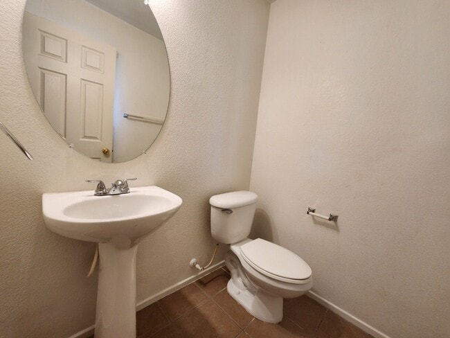 Building Photo - Great 2 Story Home in the SouthWest
