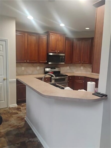 Building Photo - 807 Sylvania Ct SE