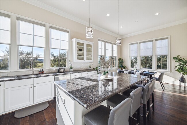 Building Photo - 9455 Fannin St