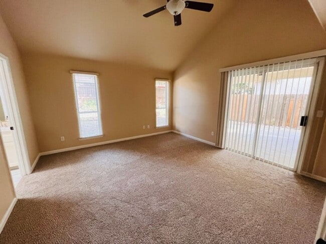 Building Photo - $2,495 Maple & Behymer, 3 Bedroom Home - N...