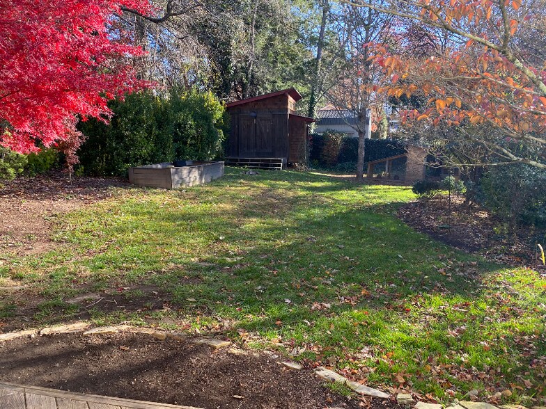 Building Photo - 116 W College St